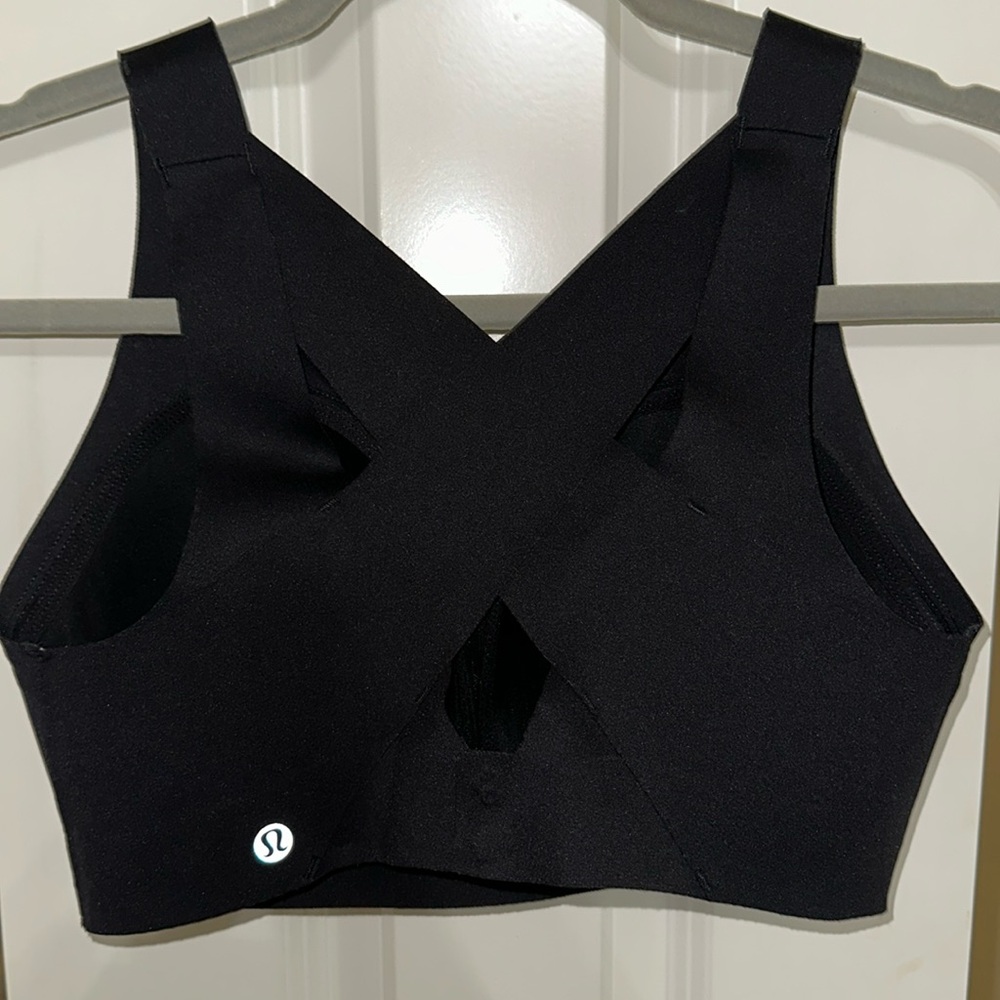 Women’s lululemon sports bra